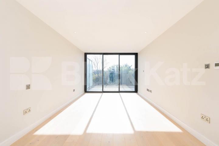 1,266 square foot Penthouse two bedroom and two bathrooms with a 180 degree view Tottenham Lane, Crouch End